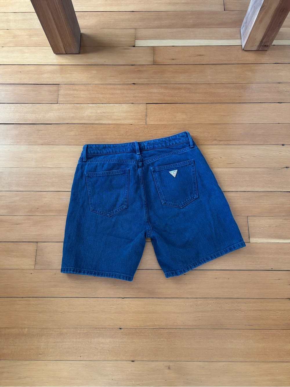 Vintage Guess ? Mid-thigh short true indigo wash triangle patch Y2K Guess